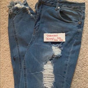 Distressed skinny jeans